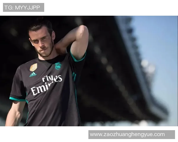 日本型男足球明星的魅力与风采展现足球场上的时尚与激情