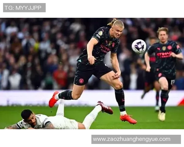 足球明星受伤瞬间的戏剧性表现与赛场背后的真实故事 足球明星受伤瞬间的戏剧性表现与赛场背后的真实故事